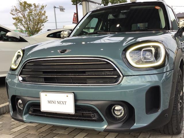ＭＩＮＩ クーパーＤ　クロスオーバー　クラシック・トリム　アクティブクルーズコントロール　ドライブアシスト　ＬＥＤヘッドライト　リアカメラ　前後パークディスタンスコントロール　アンビエントライト　ワイヤレス充電　コンフォートアクセス　電動リアゲート　ＥＴＣ（4枚目）