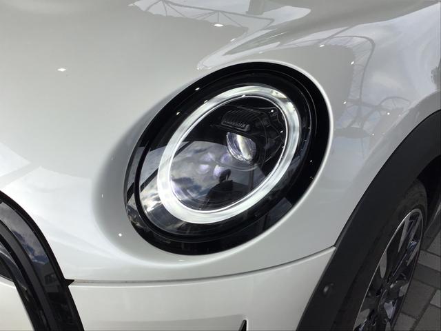 ＭＩＮＩ クーパーＤ　カムデン・エディション　アクティブクルーズコントロール　ドライブアシスト　コンフォートアクセス　ＬＥＤヘッドライト　リアカメラ　前後パークディスタンスコントロール　アンビエントライト　アップルカープレイ　ＥＴＣ車載器　禁煙車（7枚目）