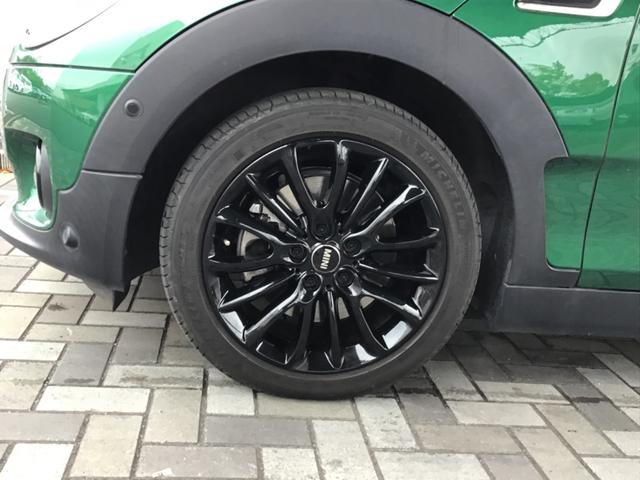 ＭＩＮＩ クーパーＤ　クラブマン　クラシック・トリム　ＬＥＤヘッドライト　クルーズコントロール　ドライブアシスト　リアカメラ　前後パークディスタンスコントロール　コンフォートアクセス　アンビエントライト　アップルカープレイ　ＥＴＣ車載器　クラシックトリム（14枚目）