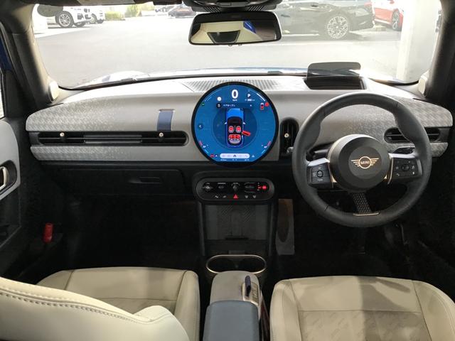 ＭＩＮＩ クーパーＣ　フェイバリット・トリム　弊社レンタカーアップ　フェイバードトリム　Ｍパッケージ　アクティブクルーズコントロール　ヘッドアップディスプレイ　Ｒカメラ　コンフォートアクセス　アンビエントライト　ハーマンカードンスピーカー　ＥＴＣ（15枚目）