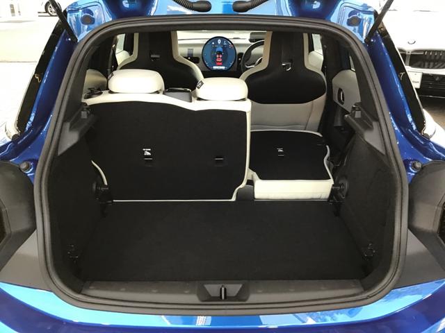 ＭＩＮＩ クーパーＣ　フェイバリット・トリム　弊社レンタカーアップ　フェイバードトリム　Ｍパッケージ　アクティブクルーズコントロール　ヘッドアップディスプレイ　Ｒカメラ　コンフォートアクセス　アンビエントライト　ハーマンカードンスピーカー　ＥＴＣ（22枚目）