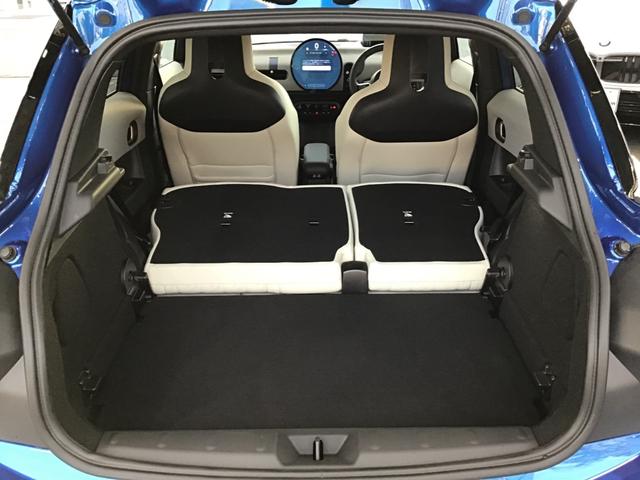 ＭＩＮＩ クーパーＣ　フェイバリット・トリム　弊社レンタカーアップ　フェイバードトリム　Ｍパッケージ　アクティブクルーズコントロール　ヘッドアップディスプレイ　Ｒカメラ　コンフォートアクセス　アンビエントライト　ハーマンカードンスピーカー　ＥＴＣ（23枚目）