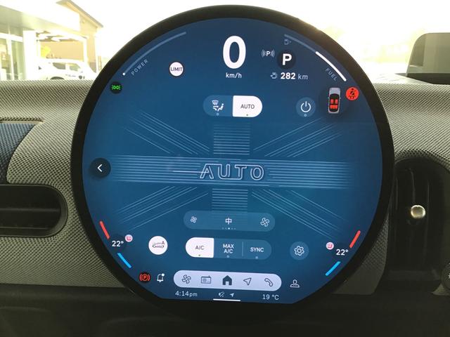 ＭＩＮＩ クーパーＣ　フェイバリット・トリム　弊社レンタカーアップ　フェイバードトリム　Ｍパッケージ　アクティブクルーズコントロール　ヘッドアップディスプレイ　Ｒカメラ　コンフォートアクセス　アンビエントライト　ハーマンカードンスピーカー　ＥＴＣ（26枚目）
