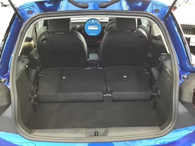 MINI クーパーC クラシック・トリム 弊社レンタカーアップ クラシックトリム アクティブクルーズコントロール ヘッドアップディスプレイ コンフォートアクセス アンビエントライト ワイヤレス充電 純正HDDナビゲーション アップルカープレイ(19枚目)