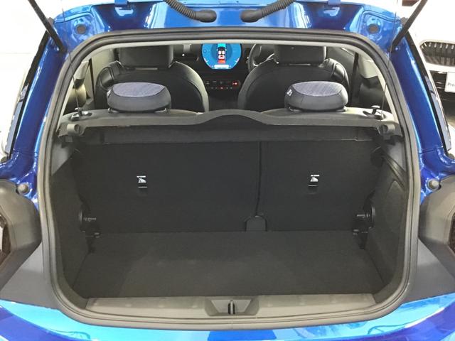 MINI クーパーC クラシック・トリム 弊社レンタカーアップ クラシックトリム アクティブクルーズコントロール ヘッドアップディスプレイ コンフォートアクセス アンビエントライト ワイヤレス充電 純正HDDナビゲーション アップルカープレイ(20枚目)