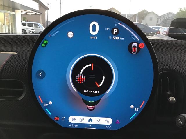 MINI クーパーC クラシック・トリム 弊社レンタカーアップ クラシックトリム アクティブクルーズコントロール ヘッドアップディスプレイ コンフォートアクセス アンビエントライト ワイヤレス充電 純正HDDナビゲーション アップルカープレイ(29枚目)