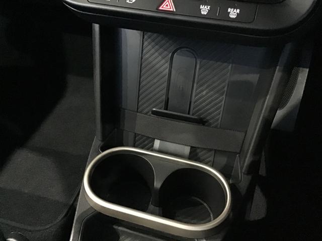 MINI クーパーC クラシック・トリム 弊社レンタカーアップ クラシックトリム アクティブクルーズコントロール ヘッドアップディスプレイ コンフォートアクセス アンビエントライト ワイヤレス充電 純正HDDナビゲーション アップルカープレイ(38枚目)