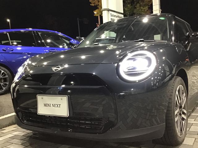 ＭＩＮＩ クーパーＥ　クラシック・トリム　レンタアップ　クラシックトリム　アクティブクルーズコントロール　ヘッドアップディスプレイ　リアカメラ　コンフォートアクセス　純正ＨＤＤナビゲーション　ワイヤレス充電　アップルカープレイ　ＬＥＤライト（4枚目）