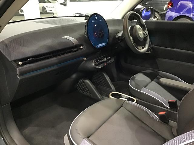 ＭＩＮＩ クーパーＥ　クラシック・トリム　レンタアップ　クラシックトリム　アクティブクルーズコントロール　ヘッドアップディスプレイ　リアカメラ　コンフォートアクセス　純正ＨＤＤナビゲーション　ワイヤレス充電　アップルカープレイ　ＬＥＤライト（15枚目）