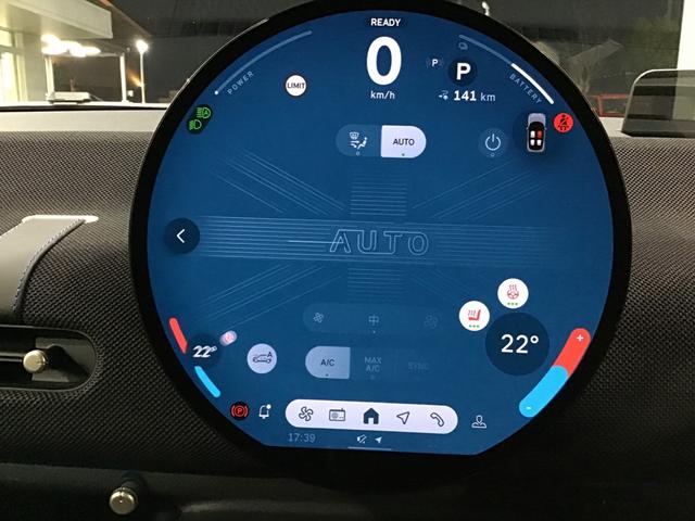 ＭＩＮＩ クーパーＥ　クラシック・トリム　レンタアップ　クラシックトリム　アクティブクルーズコントロール　ヘッドアップディスプレイ　リアカメラ　コンフォートアクセス　純正ＨＤＤナビゲーション　ワイヤレス充電　アップルカープレイ　ＬＥＤライト（21枚目）