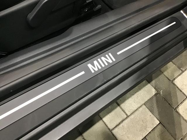 ＭＩＮＩ クーパーＥ　クラシック・トリム　レンタアップ　クラシックトリム　アクティブクルーズコントロール　ヘッドアップディスプレイ　リアカメラ　コンフォートアクセス　純正ＨＤＤナビゲーション　ワイヤレス充電　アップルカープレイ　ＬＥＤライト（34枚目）