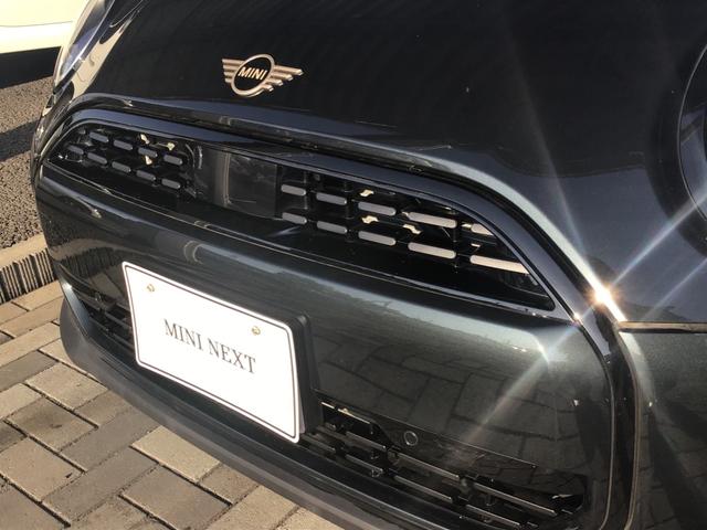 ＭＩＮＩ クーパーＣ　クラシック・トリム　レンタアップ　アクティブクルーズコントロール　ヘッドアップディスプレイ　リアカメラ　コンフォートアクセス　アンビエントライト　アップルカープレイ　ワイヤレス充電　前後パークディスタンスコントロール（46枚目）