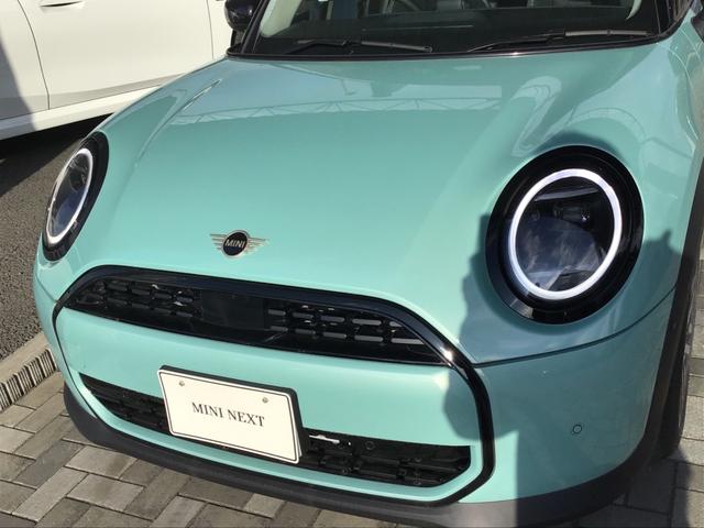 ＭＩＮＩ クーパーＣ　クラシック・トリム　レンタアップ　アクティブクルーズコントロール　ヘッドアップディスプレイ　リアカメラ　前後パークディスタンスコントロール　コンフォートアクセス　アンビエントライト　アップルカープレイ　ワイヤレス充電（46枚目）