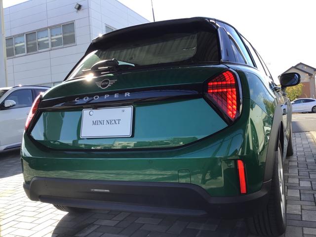 ＭＩＮＩ クーパーＣ　クラシック・トリム　レンタアップ　アクティブクルーズコントロール　ヘッドアップディスプレイ　純正ＨＤＤナビゲーション　リアカメラ　コンフォートアクセス　アンビエントライト　アップルカープレイ　ワイヤレス充電　ＥＴＣ車載器（46枚目）