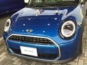 ＭＩＮＩ クーパーＣ　フェイバリット・トリム　弊社レンタカーアップ　フェイバードトリム　Ｍパッケージ　アクティブクルーズコントロール　ヘッドアップディスプレイ　Ｒカメラ　コンフォートアクセス　アンビエントライト　ハーマンカードンスピーカー　ＥＴＣ（4枚目）