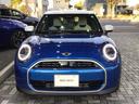 ＭＩＮＩ クーパーＣ　フェイバリット・トリム　弊社レンタカーアップ　フェイバードトリム　Ｍパッケージ　アクティブクルーズコントロール　ヘッドアップディスプレイ　Ｒカメラ　コンフォートアクセス　アンビエントライト　ハーマンカードンスピーカー　ＥＴＣ（6枚目）