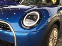 ＭＩＮＩ クーパーＣ　フェイバリット・トリム　弊社レンタカーアップ　フェイバードトリム　Ｍパッケージ　アクティブクルーズコントロール　ヘッドアップディスプレイ　Ｒカメラ　コンフォートアクセス　アンビエントライト　ハーマンカードンスピーカー　ＥＴＣ（8枚目）