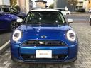 MINI クーパーC クラシック・トリム 弊社レンタカーアップ クラシックトリム アクティブクルーズコントロール ヘッドアップディスプレイ コンフォートアクセス アンビエントライト ワイヤレス充電 純正HDDナビゲーション アップルカープレイ(4枚目)