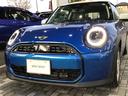 MINI クーパーC クラシック・トリム 弊社レンタカーアップ クラシックトリム アクティブクルーズコントロール ヘッドアップディスプレイ コンフォートアクセス アンビエントライト ワイヤレス充電 純正HDDナビゲーション アップルカープレイ(5枚目)