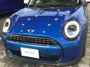 MINI クーパーC クラシック・トリム 弊社レンタカーアップ クラシックトリム アクティブクルーズコントロール ヘッドアップディスプレイ コンフォートアクセス アンビエントライト ワイヤレス充電 純正HDDナビゲーション アップルカープレイ(6枚目)