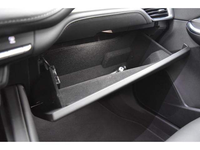 キャデラックその他 ＸＴ４　Ｐｒｅｍｉｕｍ　Ｌｕｘｕｒｙ　ＡＷＤ　パノラマルーフ　ハンズフリーパワーリフトゲート　レザーシート　ＬＥＤヘッドランプ　ルーフレール　イルミネーティングドアハンドル　メモリーパッケージ　アルミインテリアトリム　法人１オーナー禁煙車（43枚目）