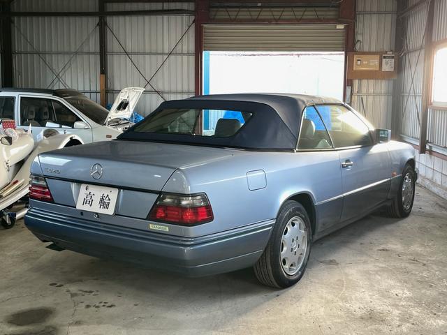 Ｅクラス Ｅ３２０　カブリオレ　正規ディーラー車　左ハンドル　フロア５ＡＴ　ディーラー整備記録簿　禁煙車　パワーステアリング　ＥＴＣ　エアコン　本革シート　電動シート　シートヒーター（13枚目）