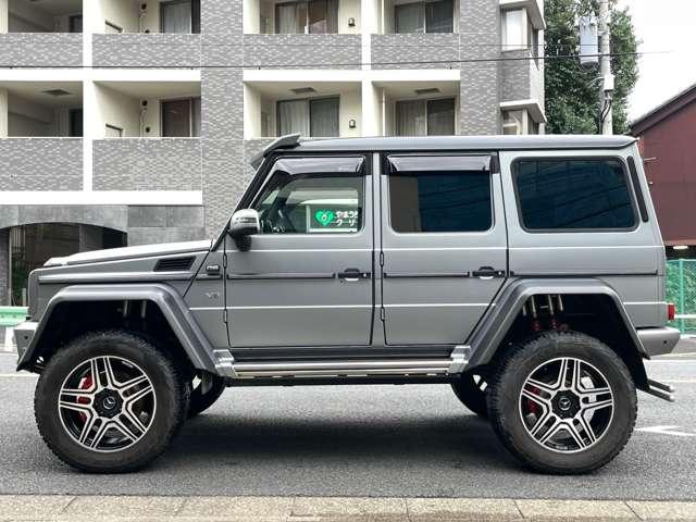 Gクラス G550 4×4 スクエアード 正規D車 4WD 受注生産モデル OP外装色 デジーノマグノプラチナムマット カーボン製オーバーフェンダー ツインサスペンション ドア開閉連動電動サイドステップ 360度カメラ(5枚目)