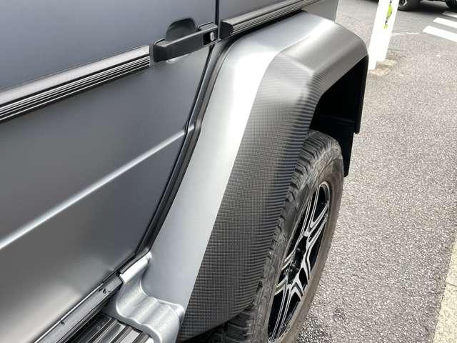 Gクラス G550 4×4 スクエアード 正規D車 4WD 受注生産モデル OP外装色 デジーノマグノプラチナムマット カーボン製オーバーフェンダー ツインサスペンション ドア開閉連動電動サイドステップ 360度カメラ(11枚目)