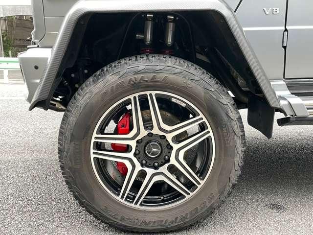 Gクラス G550 4×4 スクエアード 正規D車 4WD 受注生産モデル OP外装色 デジーノマグノプラチナムマット カーボン製オーバーフェンダー ツインサスペンション ドア開閉連動電動サイドステップ 360度カメラ(12枚目)