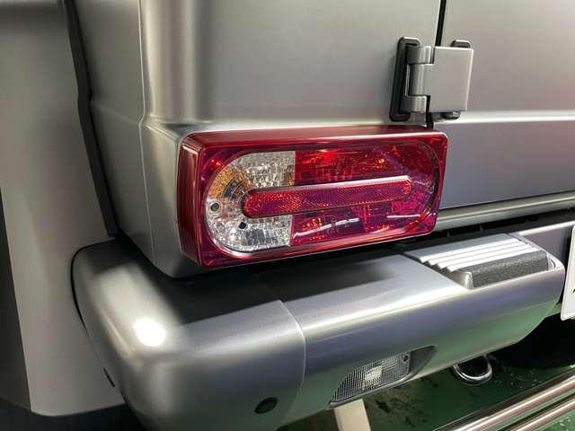 Gクラス G550 4×4 スクエアード 正規D車 4WD 受注生産モデル OP外装色 デジーノマグノプラチナムマット カーボン製オーバーフェンダー ツインサスペンション ドア開閉連動電動サイドステップ 360度カメラ(16枚目)