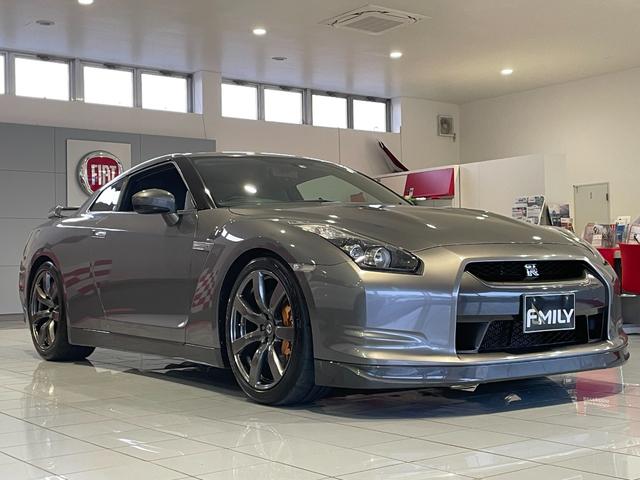 ＧＴ－Ｒ プレミアムエディション　地デジナビ　２０インチＡＷ　ブレンボ製ゴールドキャリパー　ＢＯＳＥサウンドシステム　ＲＥＣＡＲＯシート　パワーシートヒーター　４ＷＤ　ＨＩＤ　ＥＴＣ　スペアキー　キーコード　ディーラー記録簿（6枚目）