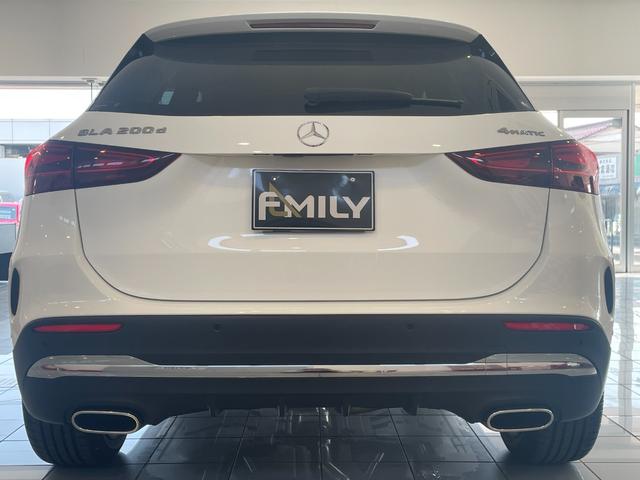 GLAクラス GLA200d 4マチック AMGラインパッケージ 黒革メモリー付パワーシート/シートヒーター/ナビTV/Bluetooth/USB/360°カメラ/ETC/オートトランク/ワイヤレス充電/LEDライト/ACC/ブラスポ/ルーフレール/保証継承(3枚目)