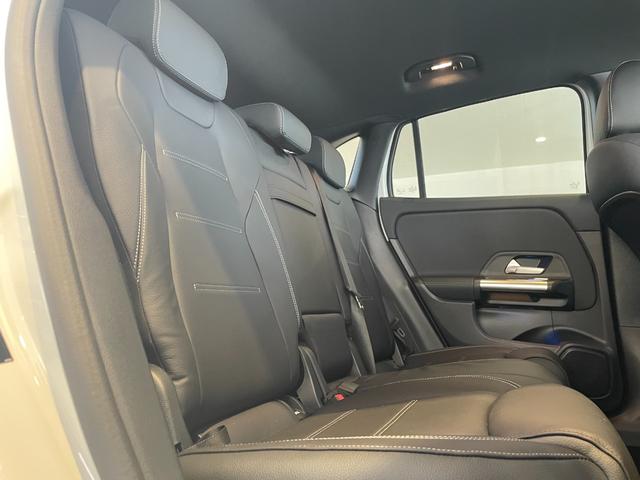 GLAクラス GLA200d 4マチック AMGラインパッケージ 黒革メモリー付パワーシート/シートヒーター/ナビTV/Bluetooth/USB/360°カメラ/ETC/オートトランク/ワイヤレス充電/LEDライト/ACC/ブラスポ/ルーフレール/保証継承(14枚目)