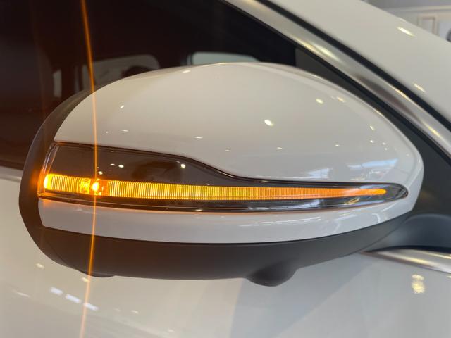 GLAクラス GLA200d 4マチック AMGラインパッケージ 黒革メモリー付パワーシート/シートヒーター/ナビTV/Bluetooth/USB/360°カメラ/ETC/オートトランク/ワイヤレス充電/LEDライト/ACC/ブラスポ/ルーフレール/保証継承(27枚目)