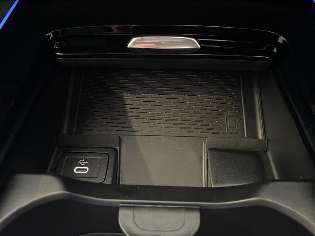 GLAクラス GLA200d 4マチック AMGラインパッケージ 黒革メモリー付パワーシート/シートヒーター/ナビTV/Bluetooth/USB/360°カメラ/ETC/オートトランク/ワイヤレス充電/LEDライト/ACC/ブラスポ/ルーフレール/保証継承(45枚目)