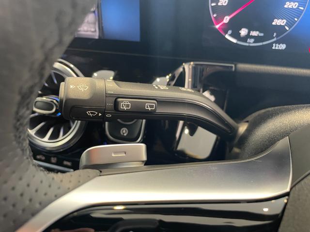 GLAクラス GLA200d 4マチック AMGラインパッケージ 黒革メモリー付パワーシート/シートヒーター/ナビTV/Bluetooth/USB/360°カメラ/ETC/オートトランク/ワイヤレス充電/LEDライト/ACC/ブラスポ/ルーフレール/保証継承(50枚目)