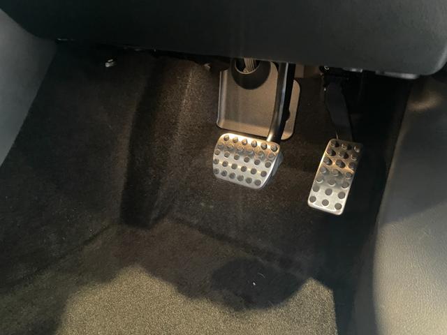 GLAクラス GLA200d 4マチック AMGラインパッケージ 黒革メモリー付パワーシート/シートヒーター/ナビTV/Bluetooth/USB/360°カメラ/ETC/オートトランク/ワイヤレス充電/LEDライト/ACC/ブラスポ/ルーフレール/保証継承(59枚目)