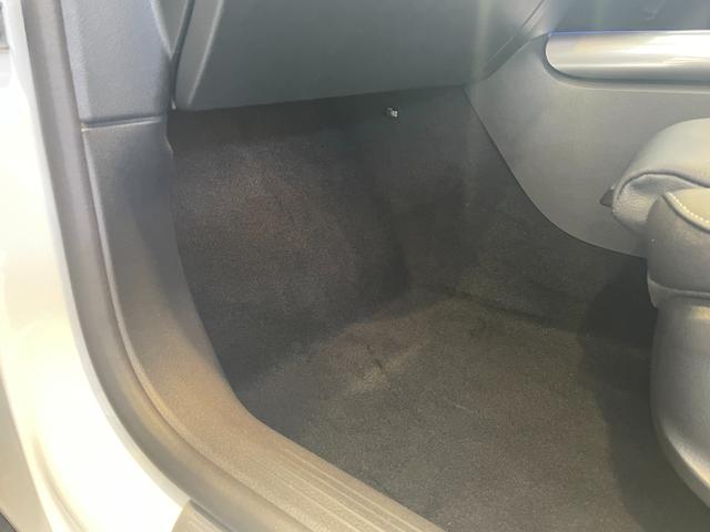 GLAクラス GLA200d 4マチック AMGラインパッケージ 黒革メモリー付パワーシート/シートヒーター/ナビTV/Bluetooth/USB/360°カメラ/ETC/オートトランク/ワイヤレス充電/LEDライト/ACC/ブラスポ/ルーフレール/保証継承(64枚目)