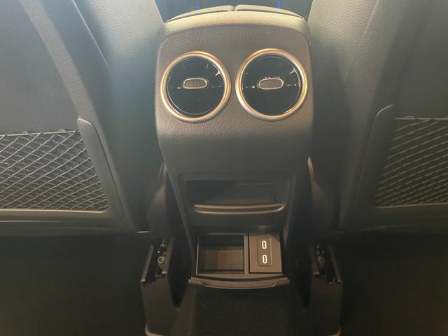 GLAクラス GLA200d 4マチック AMGラインパッケージ 黒革メモリー付パワーシート/シートヒーター/ナビTV/Bluetooth/USB/360°カメラ/ETC/オートトランク/ワイヤレス充電/LEDライト/ACC/ブラスポ/ルーフレール/保証継承(68枚目)