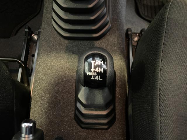 ジムニーシエラ ＪＣ　純正ナビＴＶ／ＤＶＤ／Ｂｌｕｅｔｏｏｔｈ／ＵＳＢ／バックモニター／ＥＴＣ／オプショングリル／スペアタイヤカバー／サイドバイザー／フロアマット／フロアライト／クルコン／デュアルセンサーブレーキサポート（11枚目）