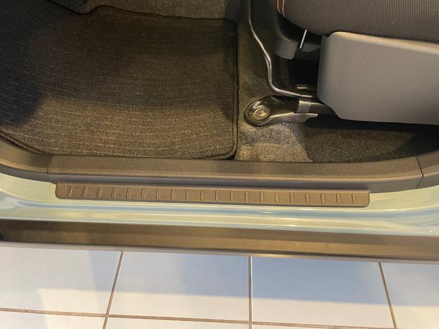 ご覧いただきありがとうございます。車両詳細等お気軽に店舗スタッフまでお問い合わせください。通話無料の専用フリーダイヤルもご用意しております【００７８−６０４３−８２２１】ぜひご利用ください。