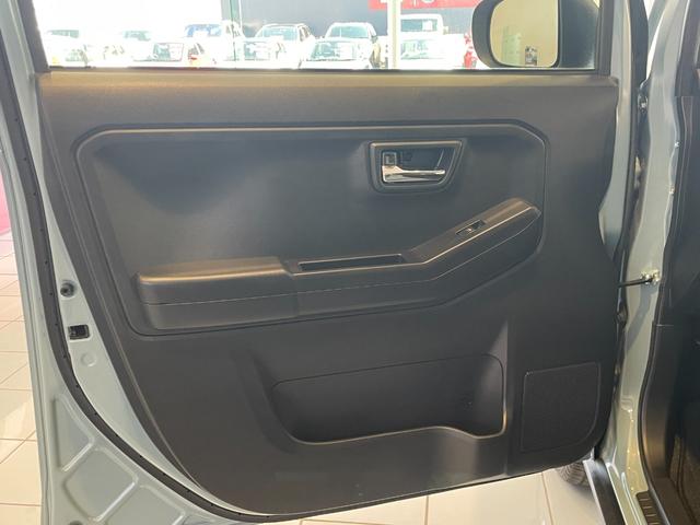 ご覧いただきありがとうございます。車両詳細等お気軽に店舗スタッフまでお問い合わせください。通話無料の専用フリーダイヤルもご用意しております【００７８−６０４３−８２２１】ぜひご利用ください。