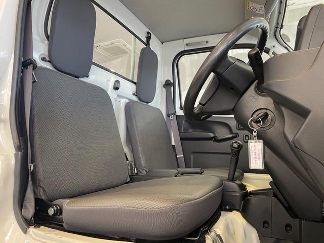 ご覧いただきありがとうございます。車両詳細等お気軽に店舗スタッフまでお問い合わせください。通話無料の専用フリーダイヤルもご用意しております【００７８−６０４３−８２２１】ぜひご利用ください。