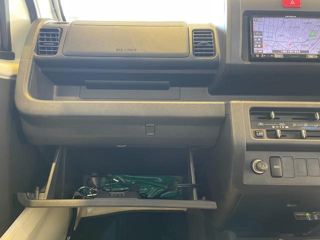 ご覧いただきありがとうございます。車両詳細等お気軽に店舗スタッフまでお問い合わせください。通話無料の専用フリーダイヤルもご用意しております【００７８−６０４３−８２２１】ぜひご利用ください。