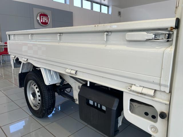 ご覧いただきありがとうございます。車両詳細等お気軽に店舗スタッフまでお問い合わせください。通話無料の専用フリーダイヤルもご用意しております【００７８−６０４３−８２２１】ぜひご利用ください。