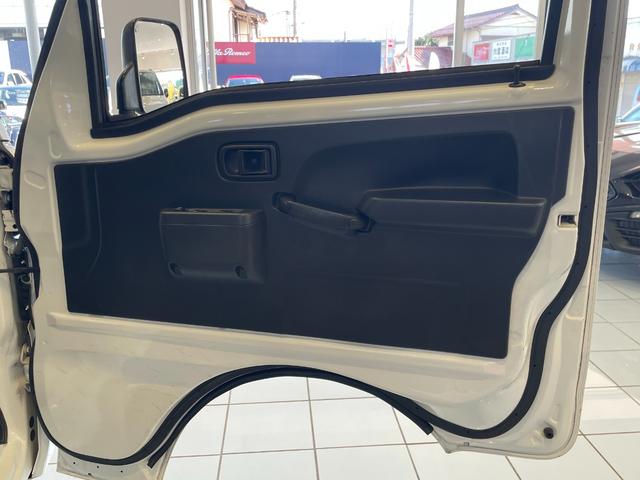 ご覧いただきありがとうございます。車両詳細等お気軽に店舗スタッフまでお問い合わせください。通話無料の専用フリーダイヤルもご用意しております【００７８−６０４３−８２２１】ぜひご利用ください。