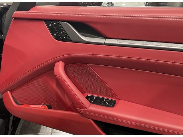 ９１１ ９１１カレラ　スポーツクロノＰＫＧ／スポーツエクゾースト／２０インチ２１インチカレラＳホイール／ドラレコ前後／バックカメラ／３６０度カメラ／レッドレザー／プライバシーガラス／１４ｗａｙスポーツシート／保証継承（28枚目）