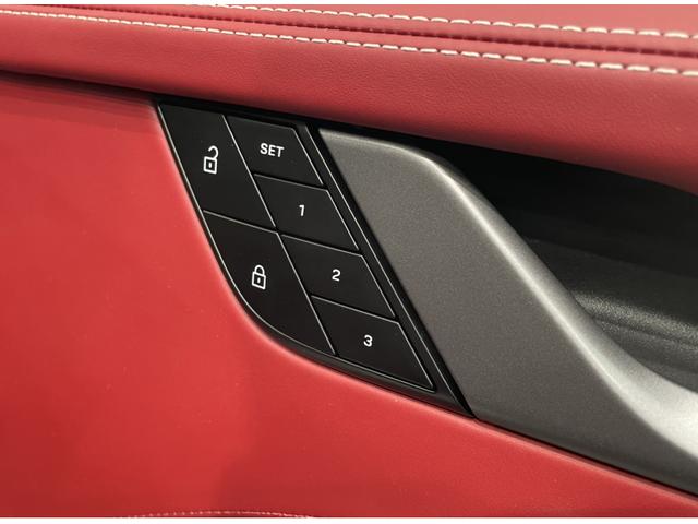 ９１１ ９１１カレラ　スポーツクロノＰＫＧ／スポーツエクゾースト／２０インチ２１インチカレラＳホイール／ドラレコ前後／バックカメラ／３６０度カメラ／レッドレザー／プライバシーガラス／１４ｗａｙスポーツシート／保証継承（29枚目）