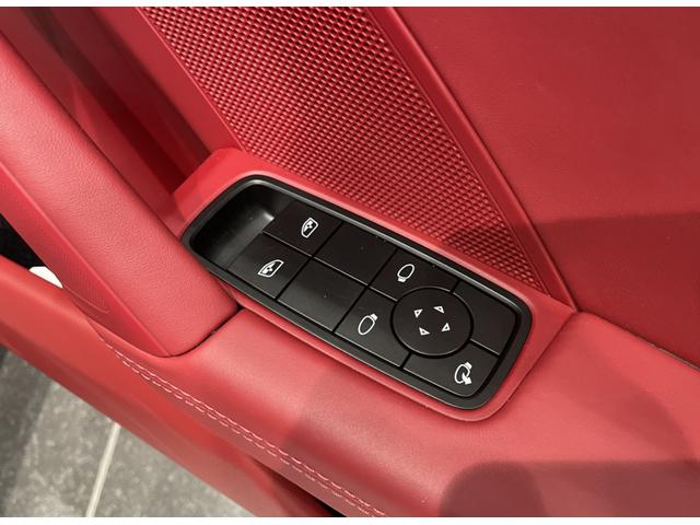 ９１１ ９１１カレラ　スポーツクロノＰＫＧ／スポーツエクゾースト／２０インチ２１インチカレラＳホイール／ドラレコ前後／バックカメラ／３６０度カメラ／レッドレザー／プライバシーガラス／１４ｗａｙスポーツシート／保証継承（30枚目）
