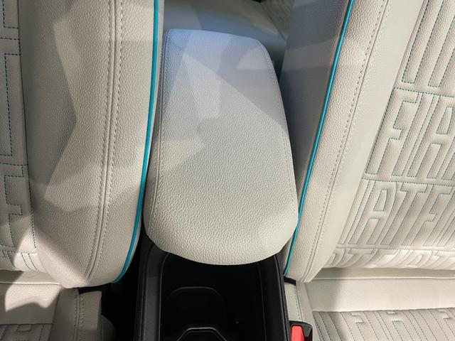 ６００ハイブリッド ラ　プリマ　ディーラー試乗使用車　認定中古車　新車保証継承　純正ナビゲーション　Ａｐｐｌｅ　Ｃａｒｐｌａｙ／Ａｎｄｒｏｉｄ　Ａｕｔｏ対応　アダプティブクルーズコントロール　シートヒーター（51枚目）